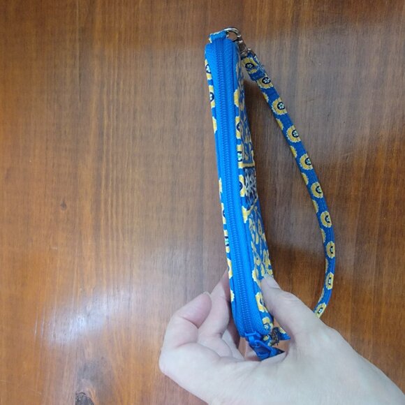 Vera Bradley Rivera Blue Zip Closing/Wristlet /Carryall Holder/ Wristlet. - Picture 7 of 14